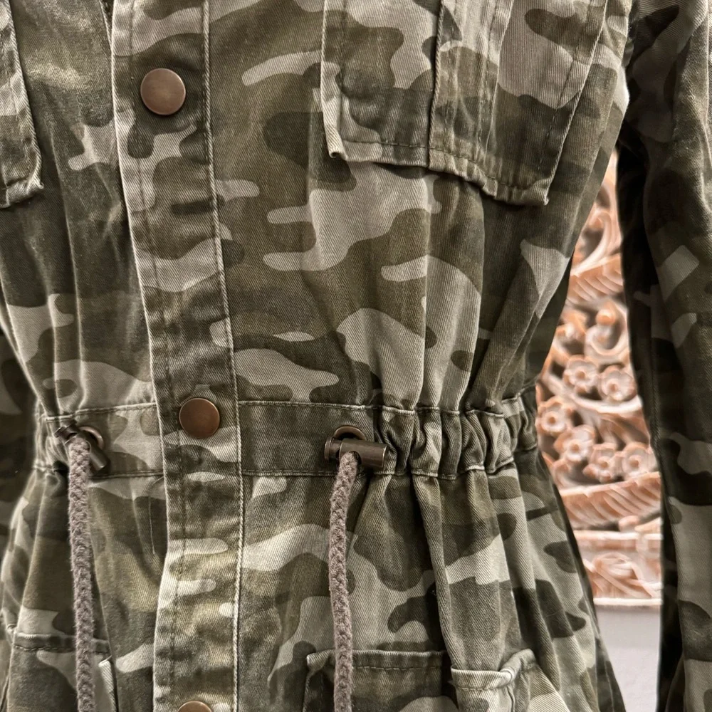 Arizona Jean Company Camo Button Down Utility Jacket- size S - Picture 6 of 9